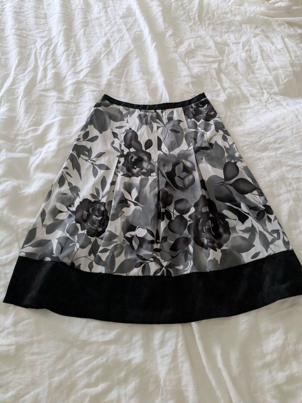 East 5th floral satin skirt